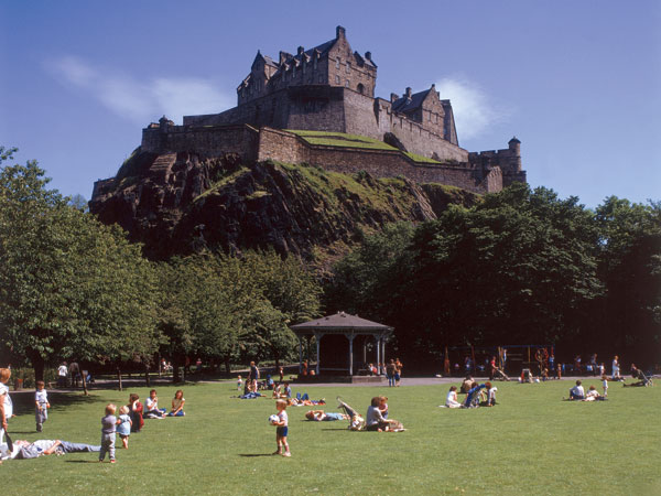 エジンバラの観光 イギリス観光ガイド 阪急交通社