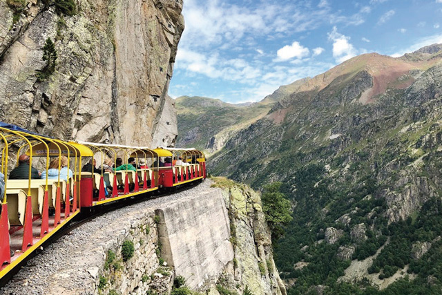 ピレネー山脈 ペルデュ山 フランス スペイン 世界遺産 阪急交通社 ピレネー山脈 ペルデュ山 フランス スペイン 世界遺産 阪急交通社