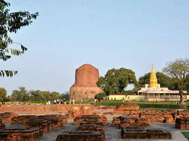 サールナートの古代仏教遺跡