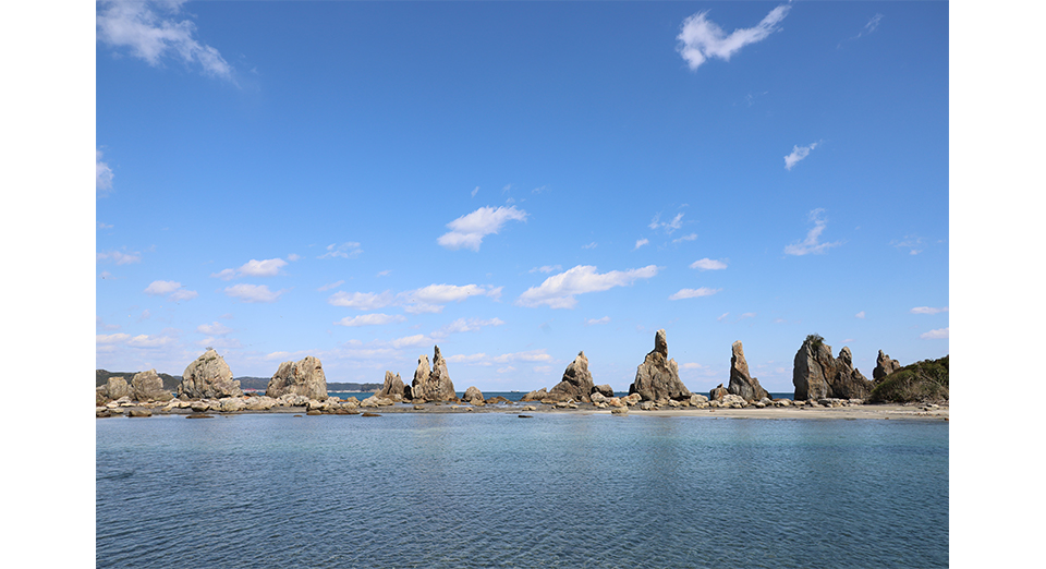 橋杭岩