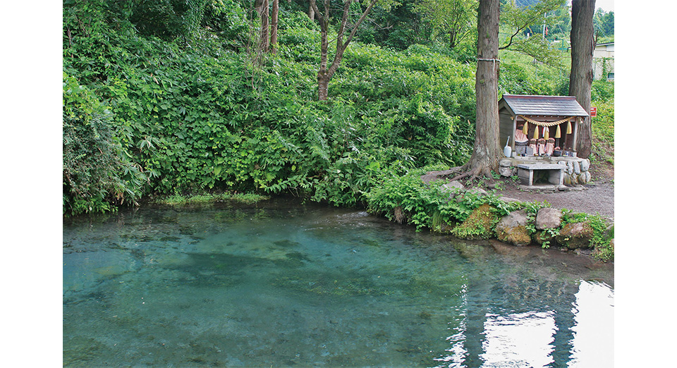地蔵滝の泉と地蔵滝地蔵