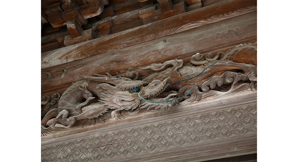 瑞泉寺山門の彫刻「雲水一匹龍」