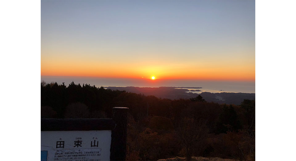 田束山から見る朝日(南三陸町)
