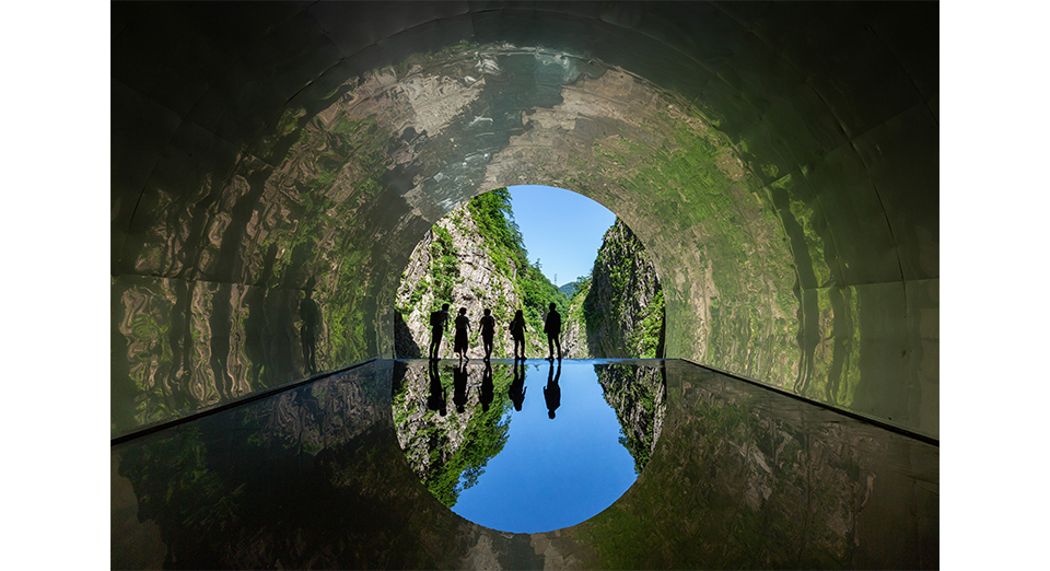 清津峡／マ・ヤンソン／MADアーキテクツ「Tunnel of Light」（大地の芸術祭作品）  Photo by Yamada Tsutomu