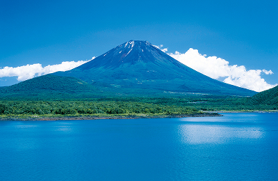 富士山と本栖湖の写真