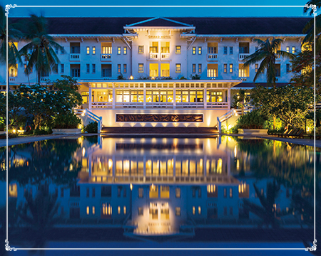 夜には美しくライトアップ