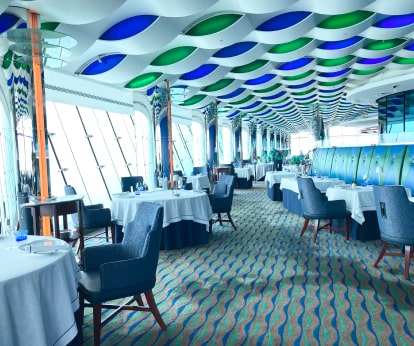 バー ジュ ・アル・アラブ内装