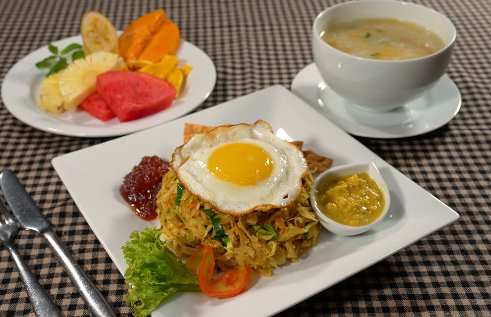 3日目昼食　コットゥとフルーツプレート