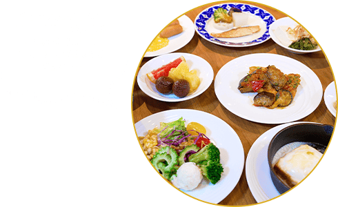 作りたてのオムレツやロティサリーを使用したハムなど琉球料理に和食、洋食を楽しめるビュッフェ