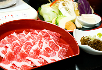 沖縄名物・あぐー豚と島野菜のしゃぶしゃぶ