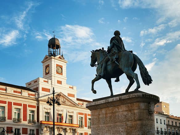 スペイン マドリード プエルタ・デル・ソル カルロス3世の騎馬像