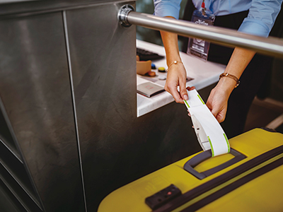 チェックインカウンター　荷物　タグ　イメージ